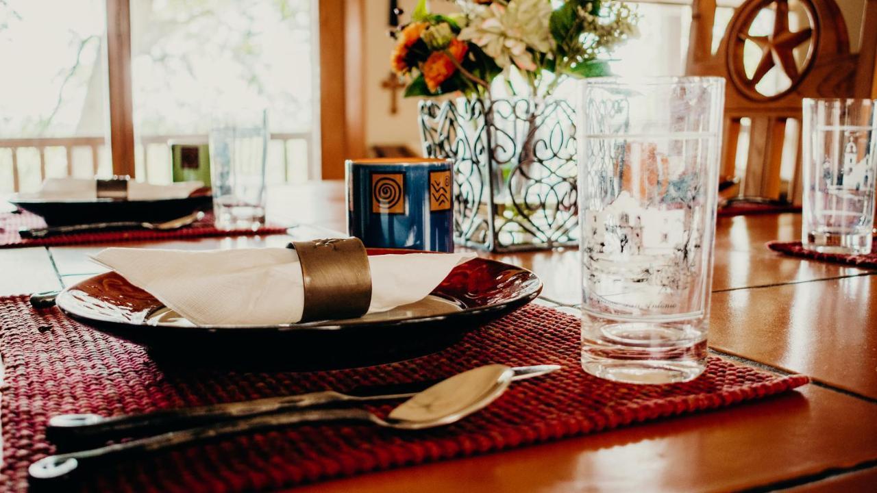 Casa Del Rio Bed And Breakfast Бастроп Экстерьер фото